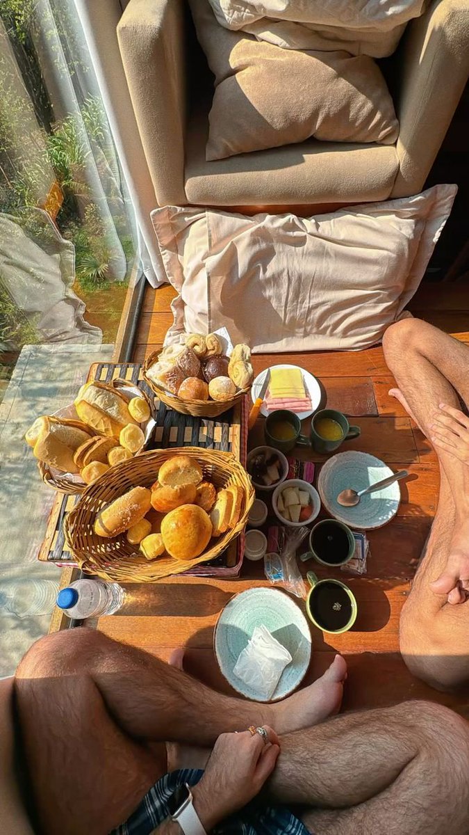 Loveth15720's tweet photo. The best memories rarely look perfect. They just feel right. 🤍🌈🏳️‍🌈 https://t.co/kmqlAE4LlI