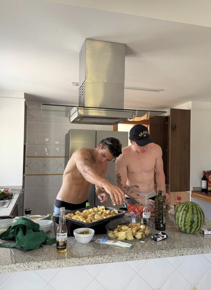 Loveth15720's tweet photo. The best memories rarely look perfect. They just feel right. 🤍🌈🏳️‍🌈 https://t.co/kmqlAE4LlI