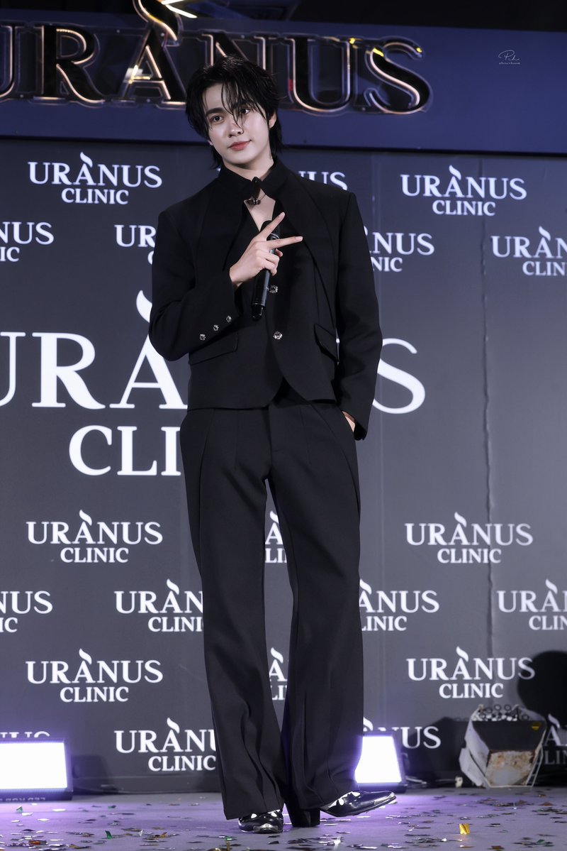 ployych_'s tweet photo. 300826 | BESEVBOOM X URANUS SAMRONG

😗✌🏻

—
#UranusClinicxBoom
#besevboom #เยลลี่บูม https://t.co/cTqE1SZJS6