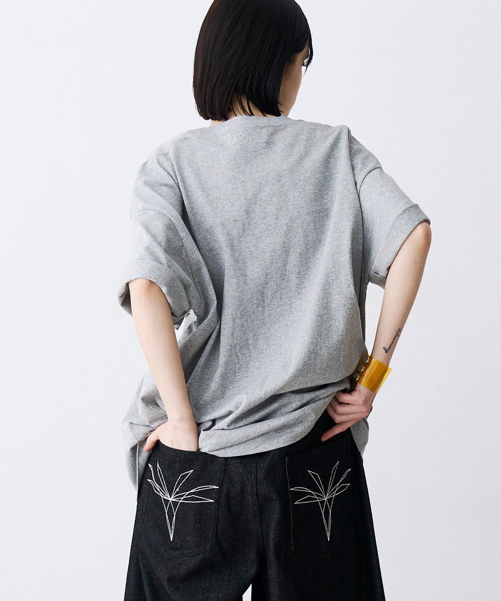 SeeSew_official's tweet photo. SeeSew 2026 SUMMER COLLECTION
【ARMY WAPPEN PRINT TEE】

軍用ワッペンの集積が崩れ落ちるようなデジタルグラフィックT。ヴィンテージ風のARMYロゴと絶妙な中間色、縦長ワイドシルエットで、ミリタリーを洗練された都会派スタイルへ昇華。

詳細はこちら↓
https://t.co/k2aI5kTPeU

#SeeSew https://t.co/Vl7HYVmqFX