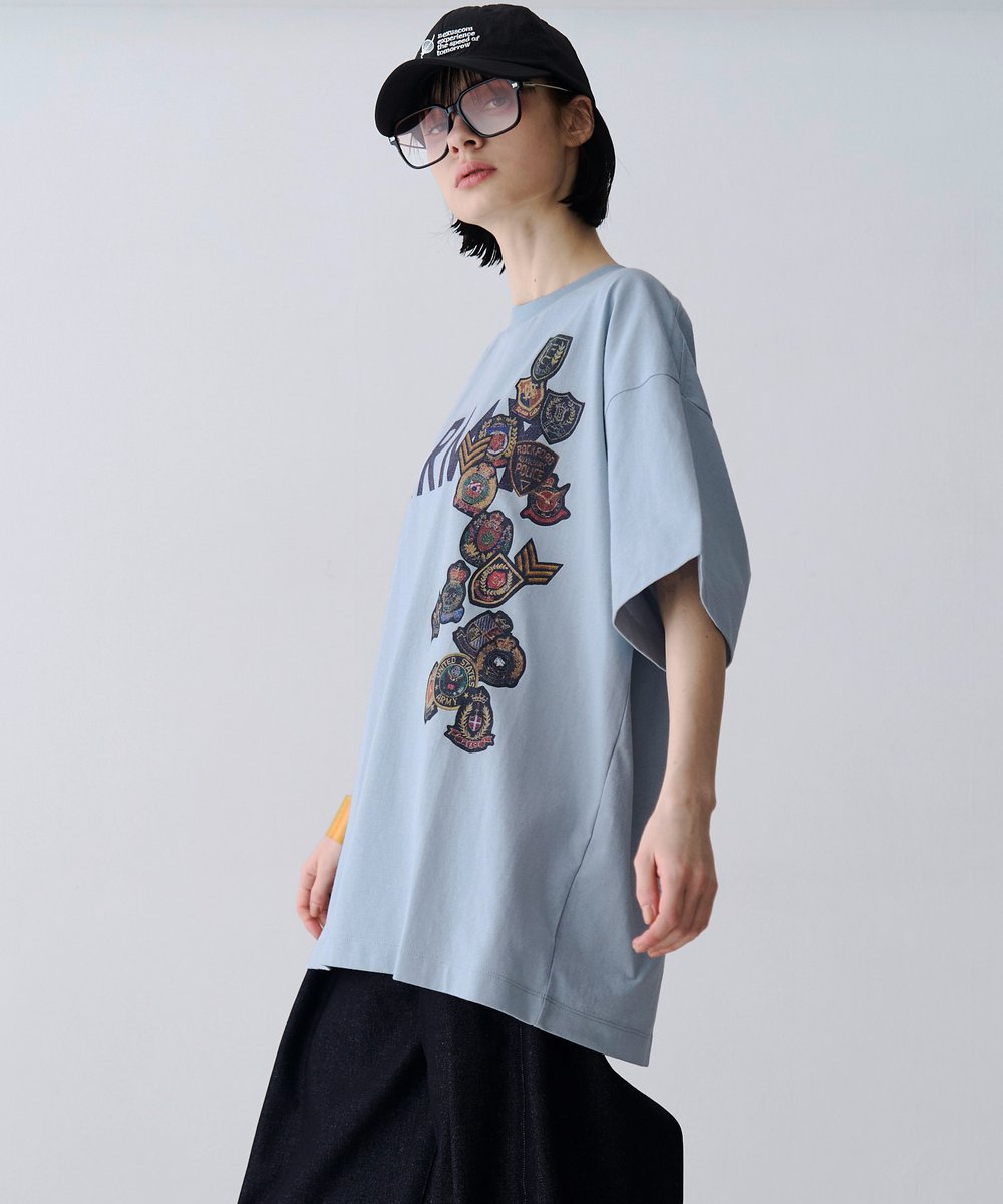 SeeSew_official's tweet photo. SeeSew 2026 SUMMER COLLECTION
【ARMY WAPPEN PRINT TEE】

軍用ワッペンの集積が崩れ落ちるようなデジタルグラフィックT。ヴィンテージ風のARMYロゴと絶妙な中間色、縦長ワイドシルエットで、ミリタリーを洗練された都会派スタイルへ昇華。

詳細はこちら↓
https://t.co/k2aI5kTPeU

#SeeSew https://t.co/Vl7HYVmqFX