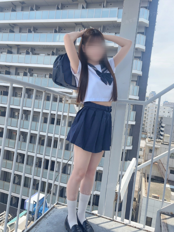 oskar10511's tweet photo. 制服×美脚 https://t.co/fKJVFTGgee