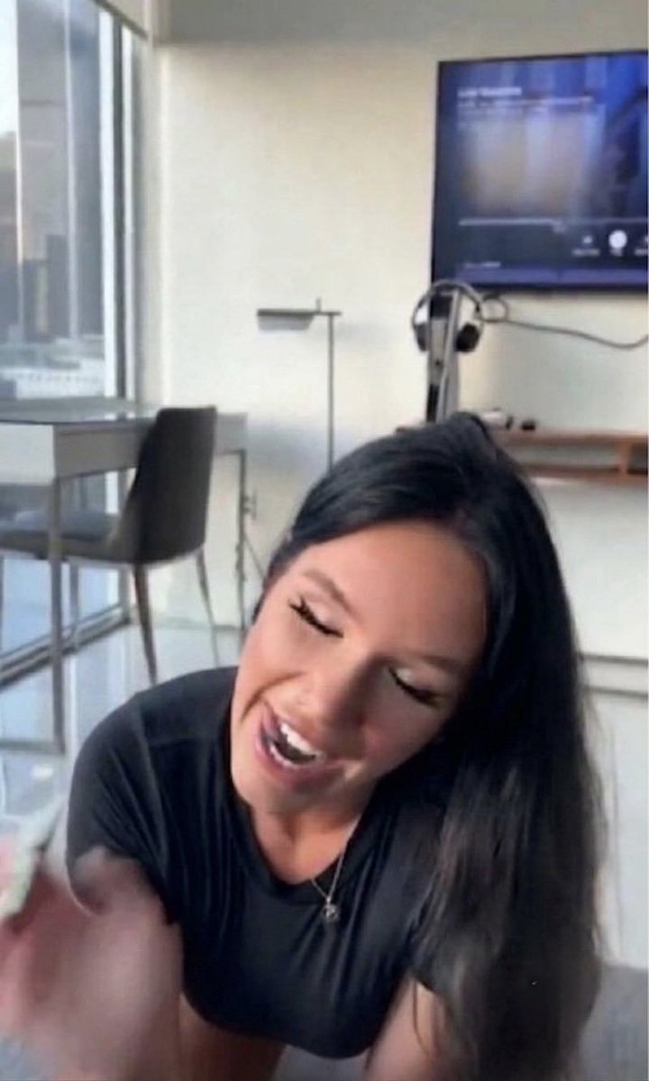 LondonBaddfg's tweet photo. No way she didn’t carêëe 😭
A thræd 🧵 https://t.co/bP3T2fMBL4