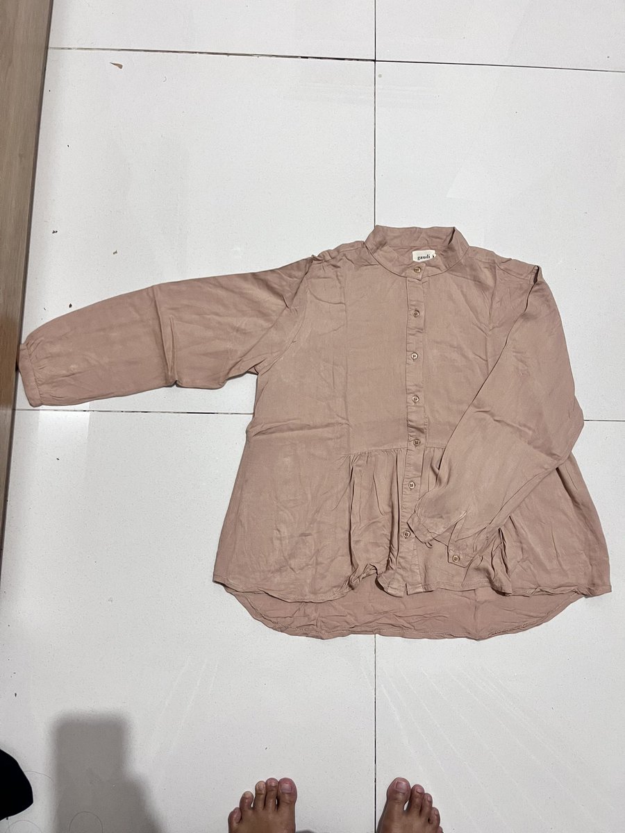 washlifee's tweet photo. PRELOVED / WTS (Want To Sell)
Kemeja Gaudi (ori)
- ukuran M 
- panjang baju (depan 54cm &amp; belakang 63cm) 
- panjang lengan 47cm
- lebar dada 51cm

Rp. 58,000

- COD? bisa (chat dahulu)
Domisili: Condongcatur, Sleman, DIY
- Luar Domisili? (Jne, dll)

t. preloved jogja https://t.co/qBqekllmLS