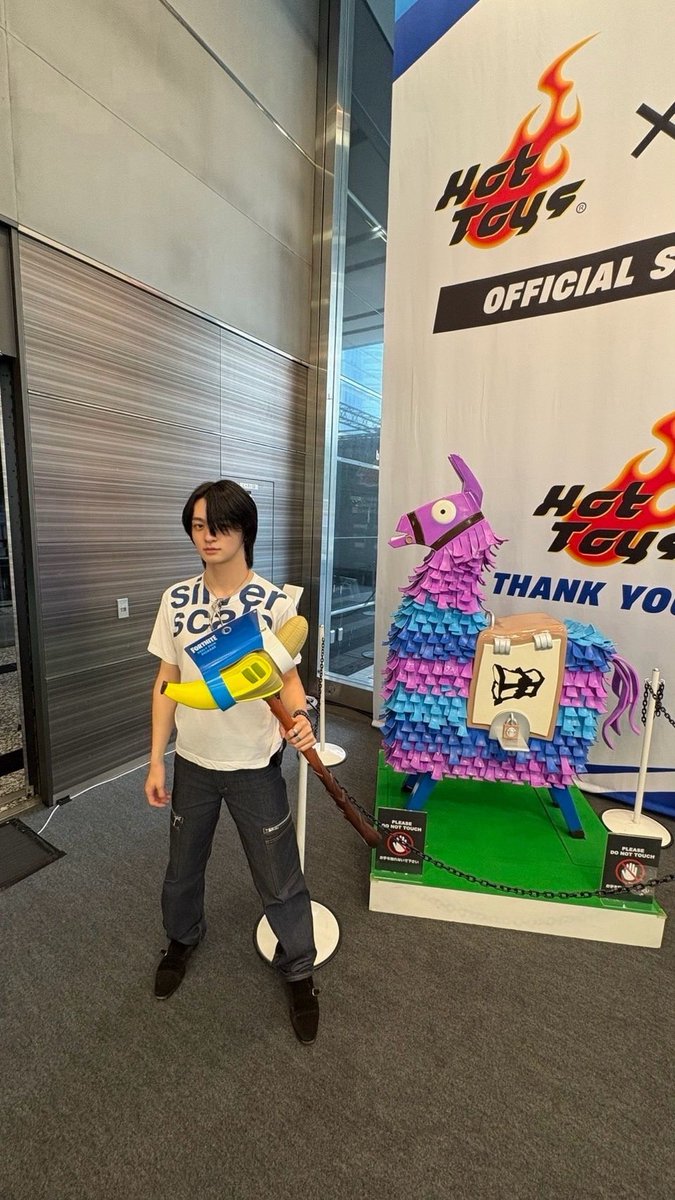 starglow_bmsg's tweet photo. 〖#FROM_RUI ✍️💬〗

秋葉原にて
中学の親友と一緒に行ってきました
みんなゲーム配信とか待っててくれてありがとう、あとちょっと待っててくれ！！

#RUI
#STARGLOW https://t.co/bhAhxYF0ut