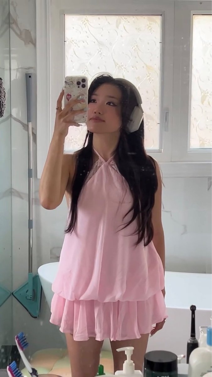 empressprix's tweet photo. do we like the new dress 🎀 https://t.co/DZCkRfOEdR