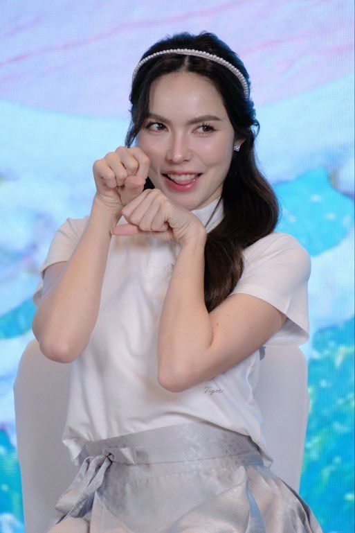 SupportCLAustin's tweet photo. มอนิ่งคนเก่ง ขอให้วันนี้เป็นวันที่ดีของหนู ขอให้มีสุขภาพกายสุขภาพใจที่แข็งแรง มีสติสมาธิปัญญา มีความกล้าหาญ รู้เท่าทันคน จะทำสิ่งใดก็ขอให้ราบรื่น ปลอดภัย สำเร็จดั่งใจหวังทุกประการนะคะ 🤍

HERE WITH CHARLOTTE31
#ชาล็อตออสติน #CharlotteAustin
@itscharlotty https://t.co/t22MREoE0g