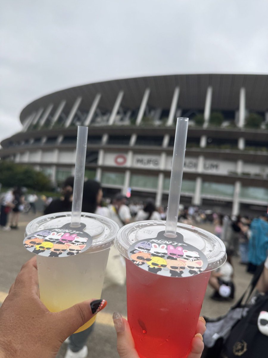 chima_jsn's tweet photo. 全身筋肉痛‼️だけどもう日常‼️
ずっと余韻に浸ってたい🥹
楽しかったなー
りゅーらいちゃんも一緒に入ってくれてありがとう😌💖

初の国立でのライブに参戦できて
初めてスタンド前方でキッズ達を肉眼でしっかり見れて
初めて特典当たって目の前でキッズ達見れて
最高で忘れられないライブになった😭🤎 https://t.co/zBEDjjOnmi