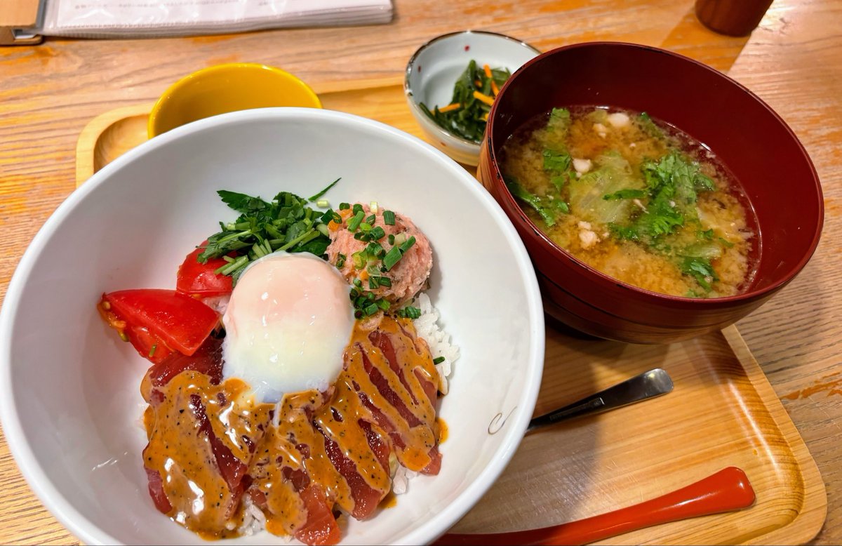 SONITO_dg's tweet photo. iXima展 へ行く前に遅めのご飯タイム https://t.co/bwFUGGKvtZ