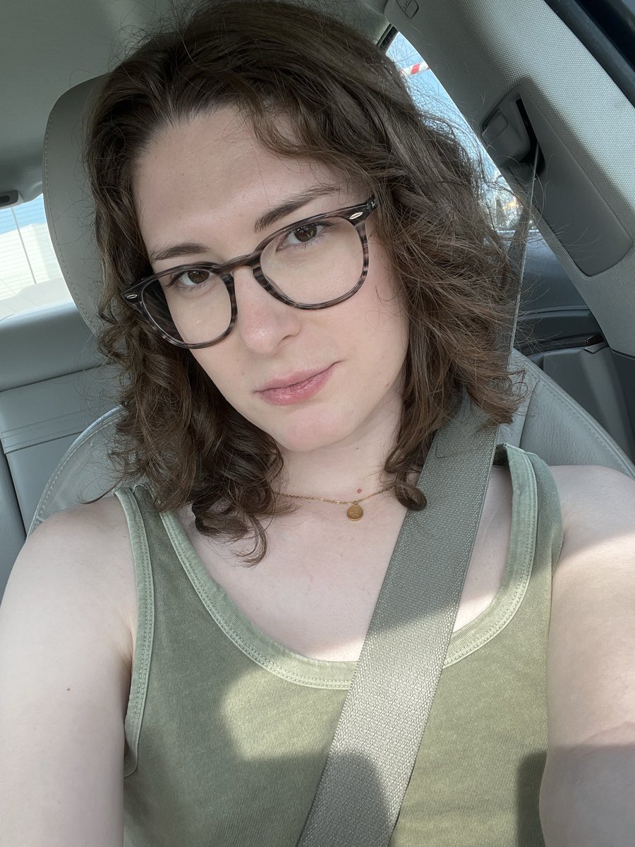 OliviasOshawott's tweet photo. 1 and 9 months on hormones 

hrt saves lives https://t.co/NetlFbFYLl