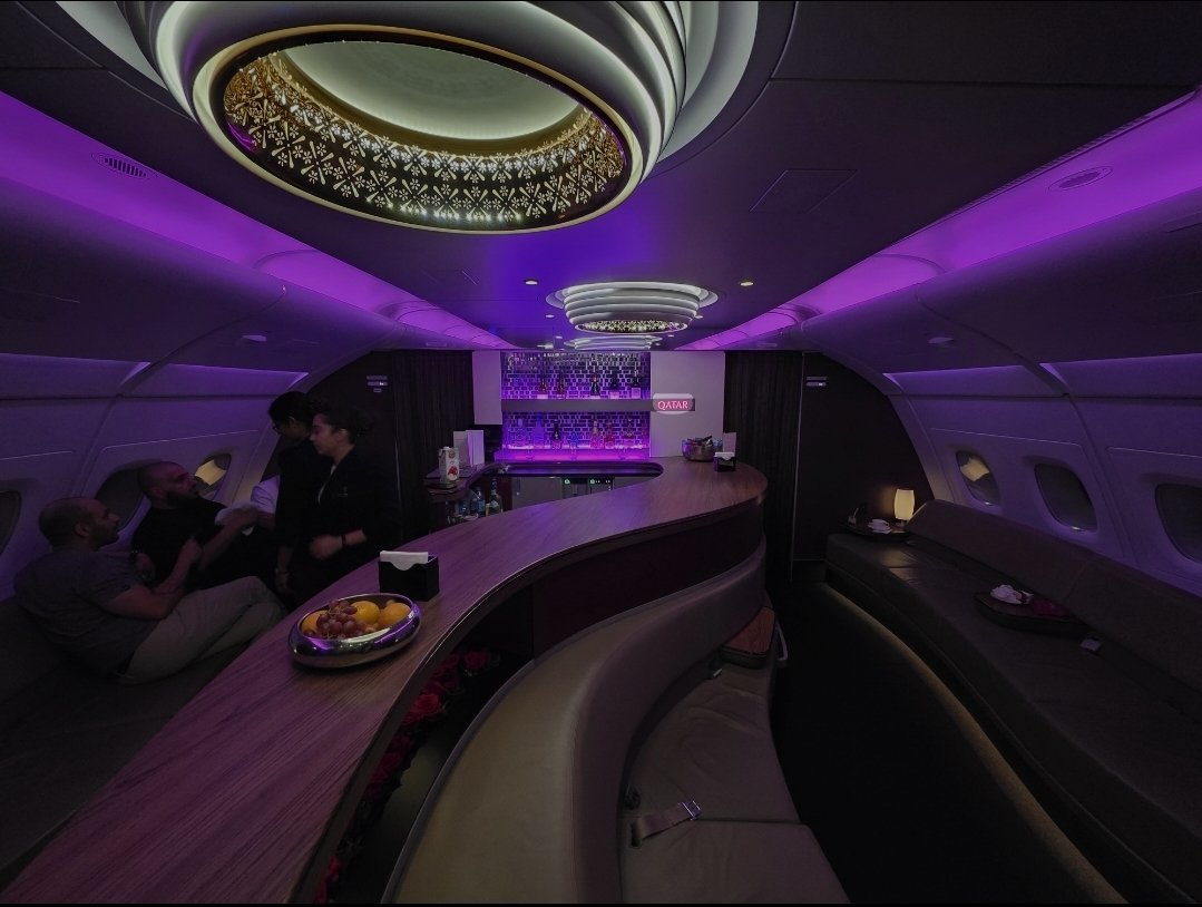 soyoso's tweet photo. ชอบ A380 เพราะ on board lounge ล้วนๆ แนบรูปมาให้แล้ว
1.ของ Emirates แบบเก่า
2.ของ Emirayes แบบใหม่ (ฮายมากๆ เหมือน private jet เลย)
3.ของ Qatar
4.ของ Etihad https://t.co/ydnJIACyL5
