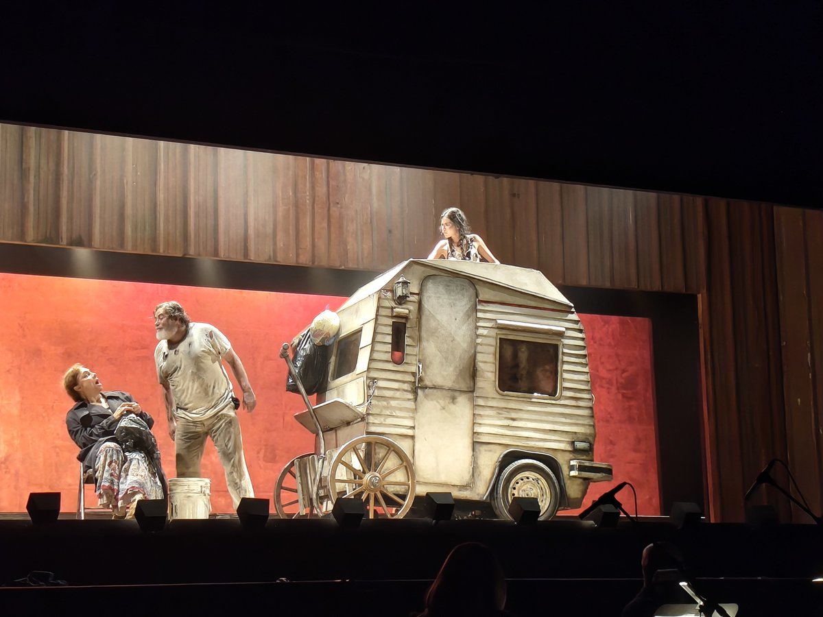 FaCaballeroo's tweet photo. @InterescenaMX Muchas gracias por el 2x1 para ir a ver "Madre Coraje y sus Hijos" en el Centro Nacional de las Artes 🙏🏼🙏🏼🙏🏼. ¡Que gran obra! Gracias por acompañarme @soy_daniellz 🥰🥰🥰. https://t.co/HwgAFgPM1M