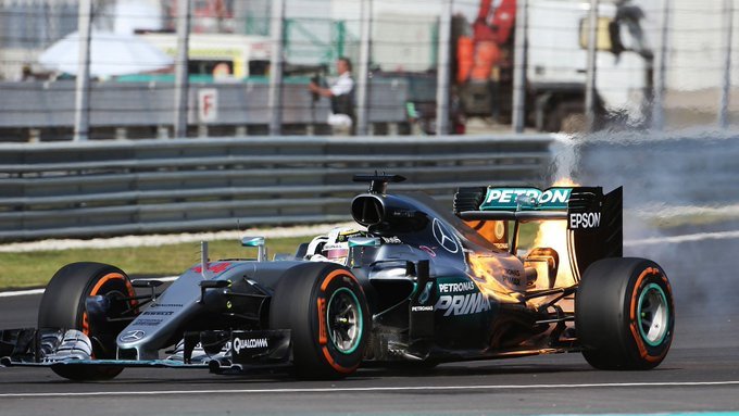 WINMILTON_44's tweet photo. Lewis vs peak Nico. 🐐

Reliability issues left and right for Lewis, yet only 5 points apart. Malaysia engine failure while leading by 22s turned an 8 point gap into 23. Nico wasn’t Perez or Sainz. He was Nico Rosberg 🐐 

So how exactly did Lewis give it away? 👀

#f1twt #f1 https://t.co/OoCaddvCcd
