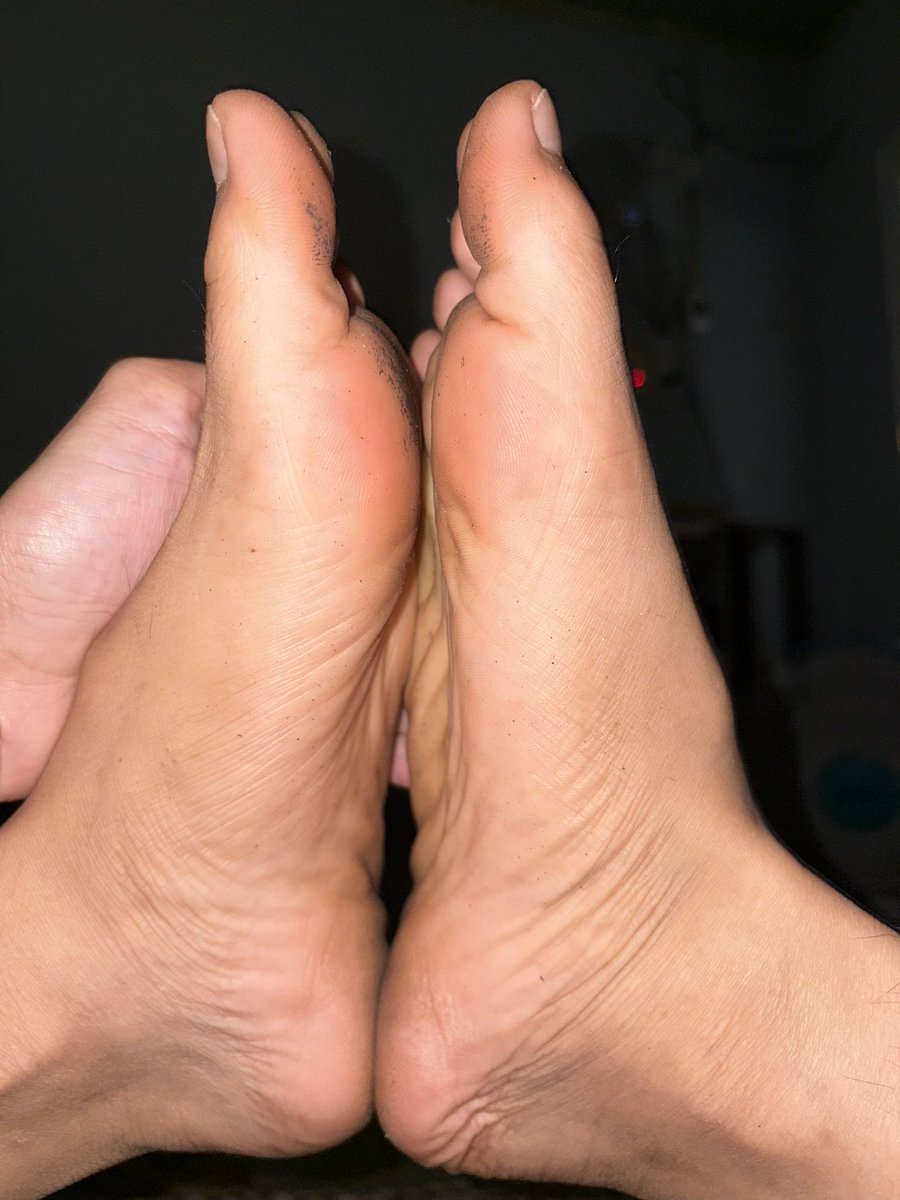 mastersegg94's tweet photo. 2 địa điểm lũ chó thích ghé vào dịp lễ là NÁCH và CHÂN cậu chủ 
Để hửi hít lấy tỉnh táo đi chơi lễ https://t.co/F4iTqAK1hN