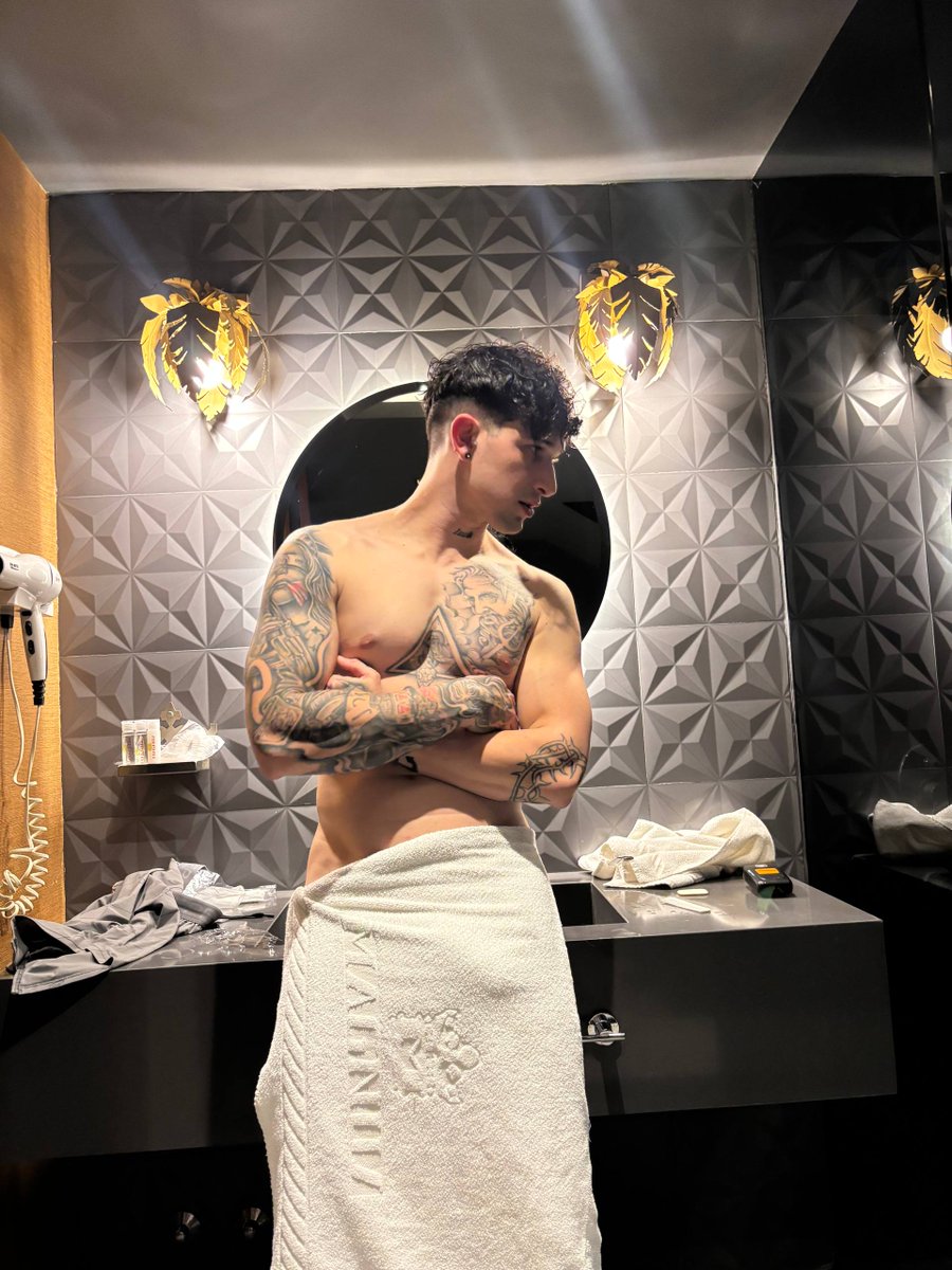 DomTopArthur's tweet photo. Caught me fresh out of the shower… maybe you should come closer and find out what’s under the towel 😏
L!nk👆 https://t.co/kH5m9GyhAE