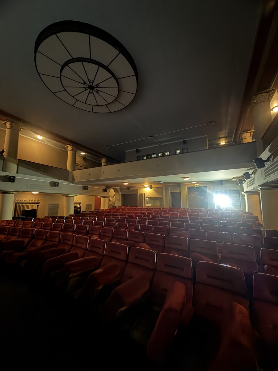 cinemadrifter's tweet photo. 【お知らせ】
ヘ��シンキに滞在中、アキ・カウリスマキの『枯れ葉』にも登場した映画館Orion Cinemaで9月1日19時、『あなたの微笑み』は特別上映決定！上映後、舞台挨拶！
https://t.co/5naZGPtCqk
そして今日フィンランド時間昼1時30分で
あそこでも撮影する予定なのでエキストラ急遽募集中！ https://t.co/IBR8qRxi7n