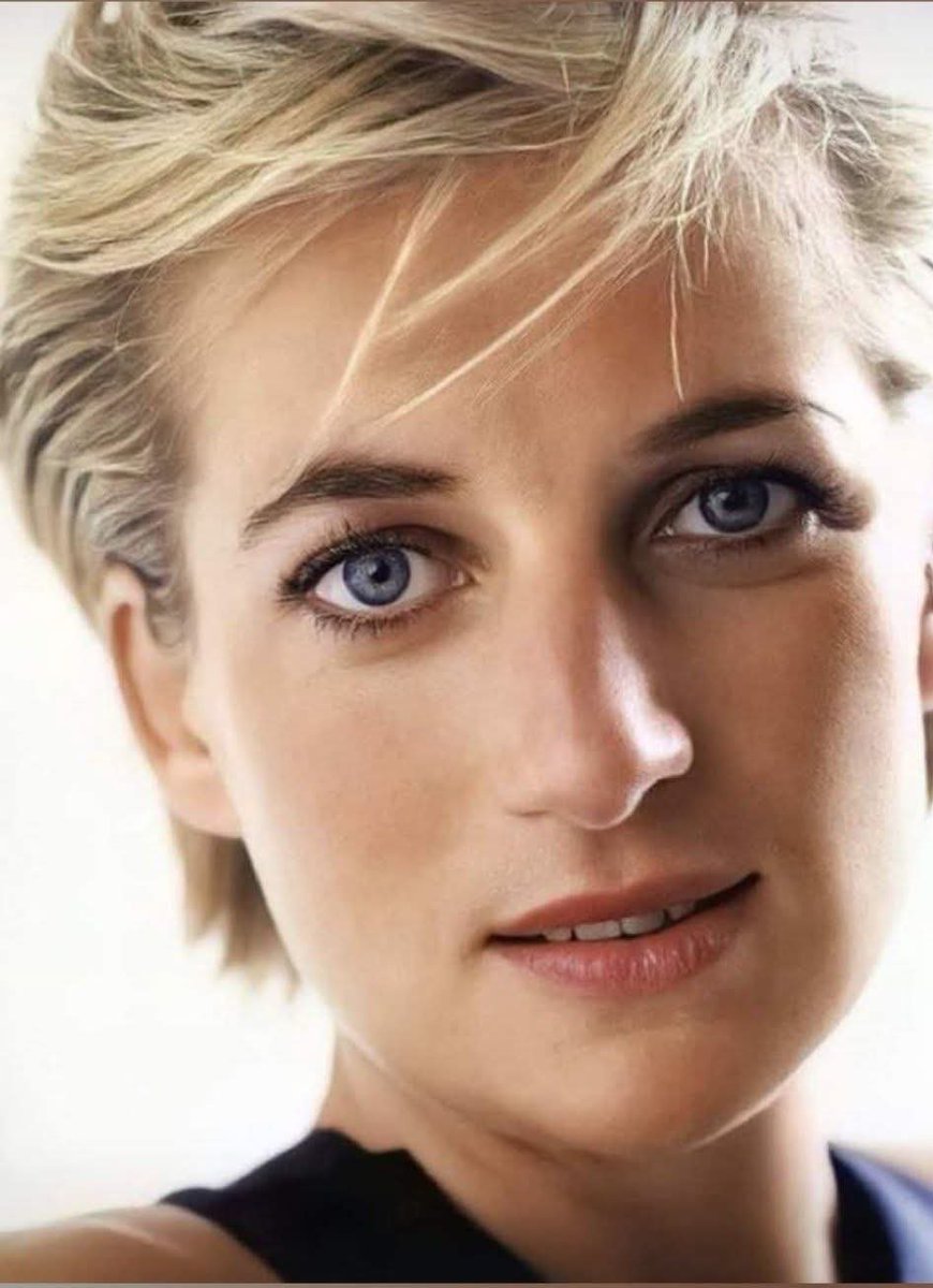 AuntieBoooog's tweet photo. 29 years ago today the world tragically lost this beautiful lady.
She will never be forgotten.
RIP Diana.
🙏❤️ https://t.co/VHjolUW45M