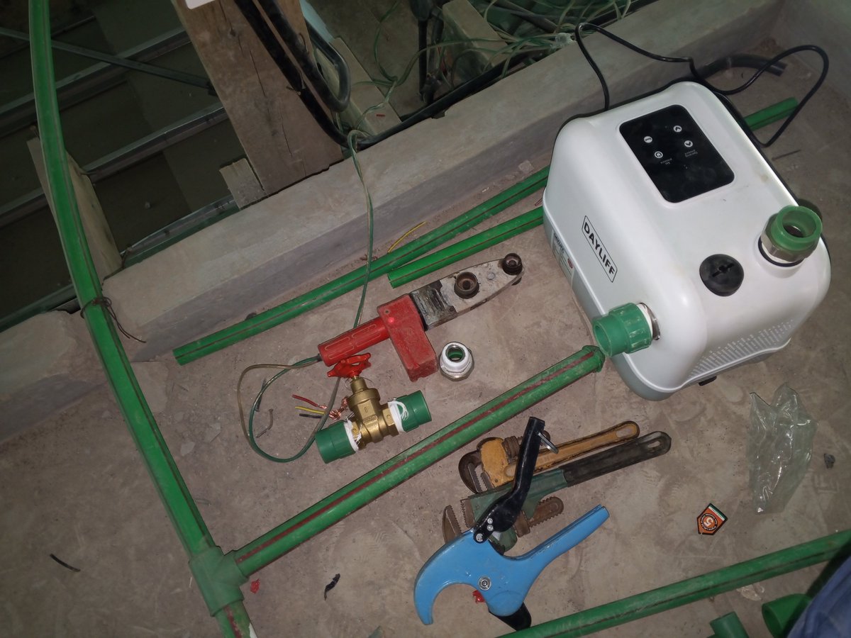 Riding_plumber's tweet photo. Your home doesn't have water pressure or maybe the pump you use up the ceiling keeps making noise. GET this smart pump to get you sorted ,has automatic sensor. 

No noise at any given moment,best boster pump.

Dm us for installation.0743251004 https://t.co/yqxissJa1N