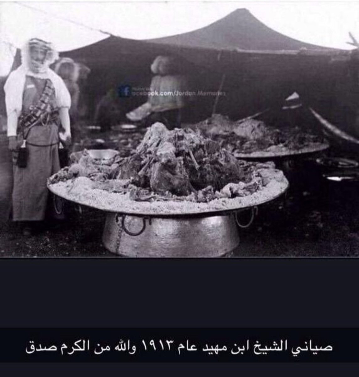 Naser_382's tweet photo. يقال بـ انه مجلس الشيخ بن مهيد عام ١٩١٣مـ 
وهل كان فيه كاميرا عام ١٩١٣ مـ https://t.co/rzEBTTyZg2