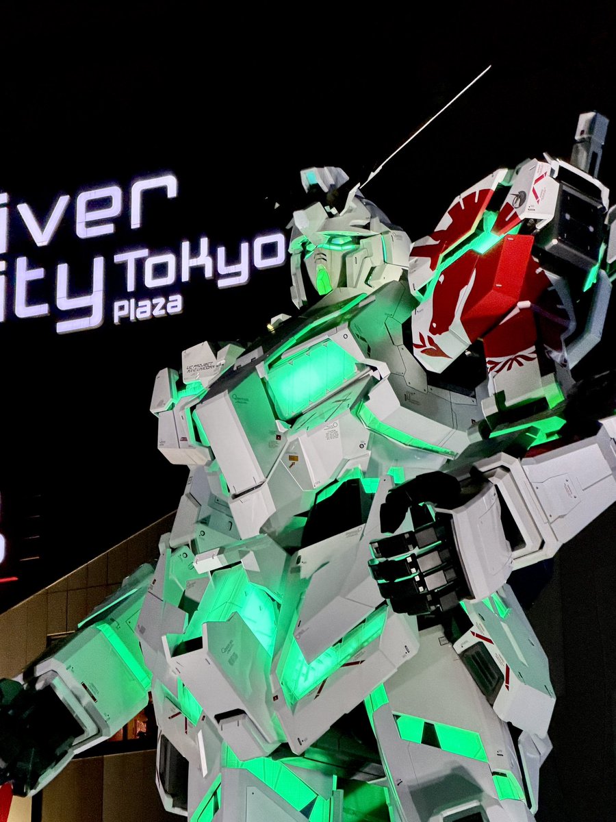 kishu002's tweet photo. オワコーン撮って帰ろうと思ったけど、ギャラリーの数がえげつなくてマトモに撮れぬ。人垣を縫ってちょっとだけ。 

#GundamUC #GundamUnicorn #ガンダムユニコーン #ガンダムUC https://t.co/na368bNud9