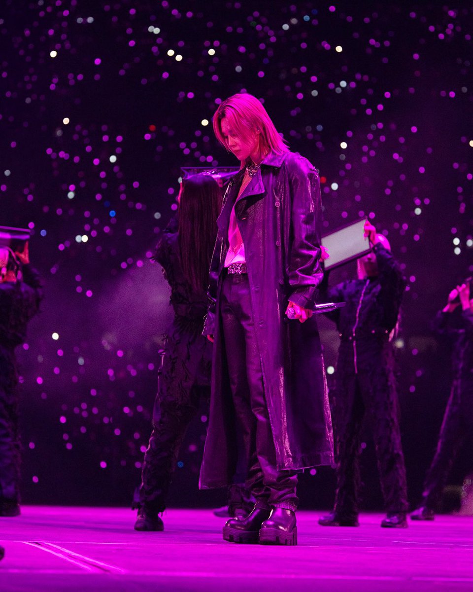 btschartsxdaily's tweet photo. [NEWS] #BTS wore custom Diesel looks for the Chicago stop of their WORLD TOUR ‘ARIRANG’, designed by Creative Director Glenn Martens [Thread]🔥
https://t.co/fsTyDoRfms https://t.co/RIrtBY6zqM