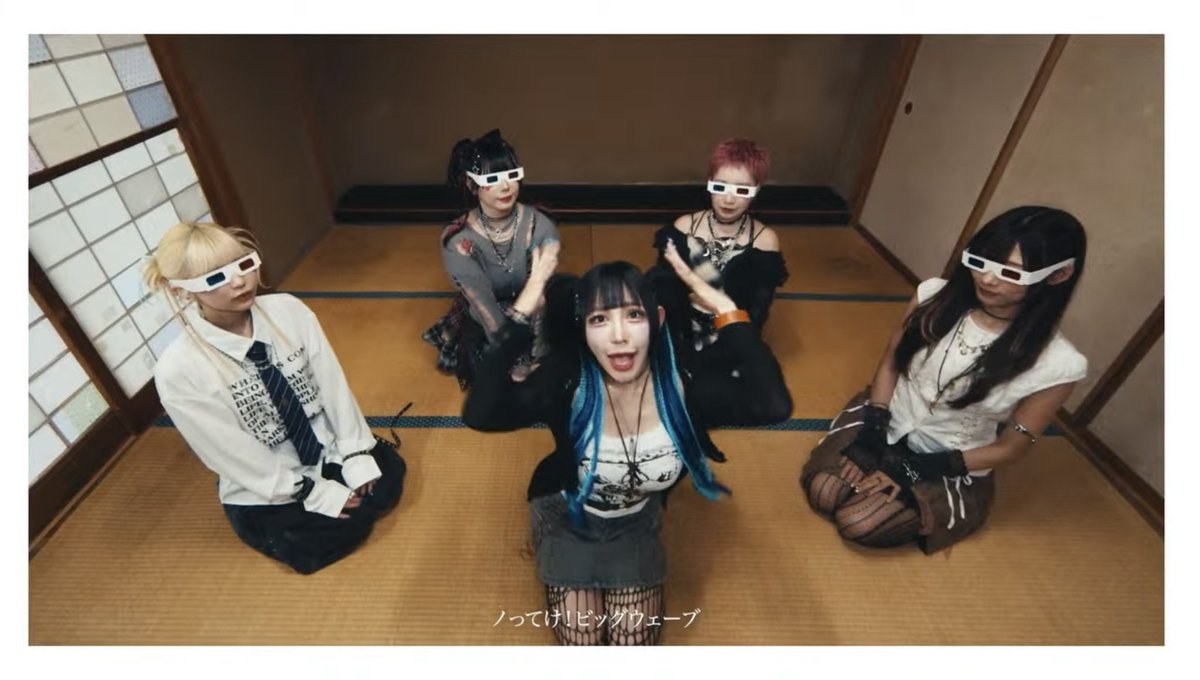 1121Mitchy's tweet photo. 激アツ爆ネツどんどこ音頭 〜ばかんちゅぬ宴〜
いい意味で想像してたMVと違ってた👏
ももちゃんのお衣装も髪型めちゃ可愛い💙

 #バンもん https://t.co/oTPK85ATiP