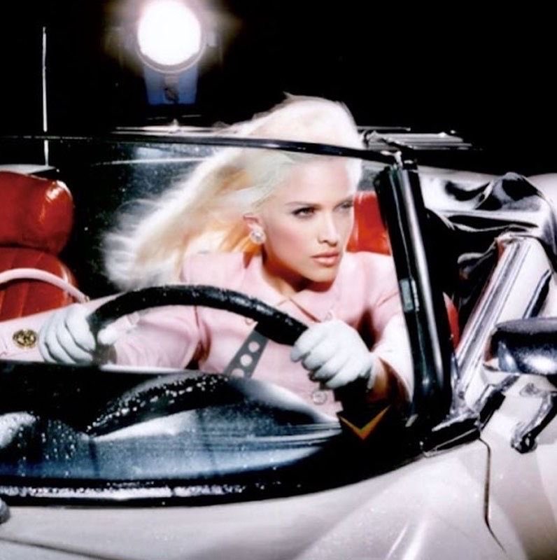 MadameXvideos's tweet photo. Madonna (1995) https://t.co/uoRMwwGfyN