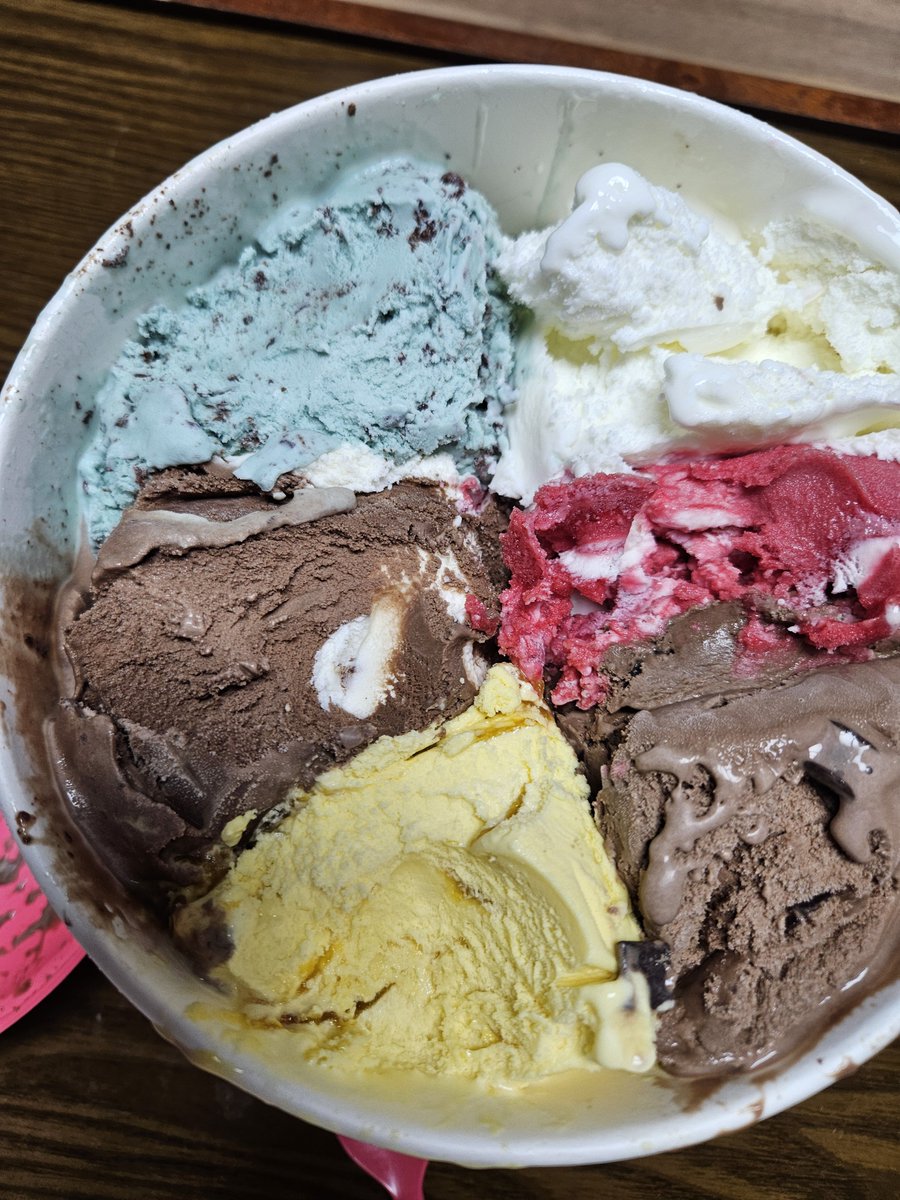 ddomi_v's tweet photo. 민초안시켯는데 민초넣어줫움...
영수증 버랴서 환불못하고 걍먹고잇움
그렇게싫어하진않우니까.... https://t.co/fAerru5uuI