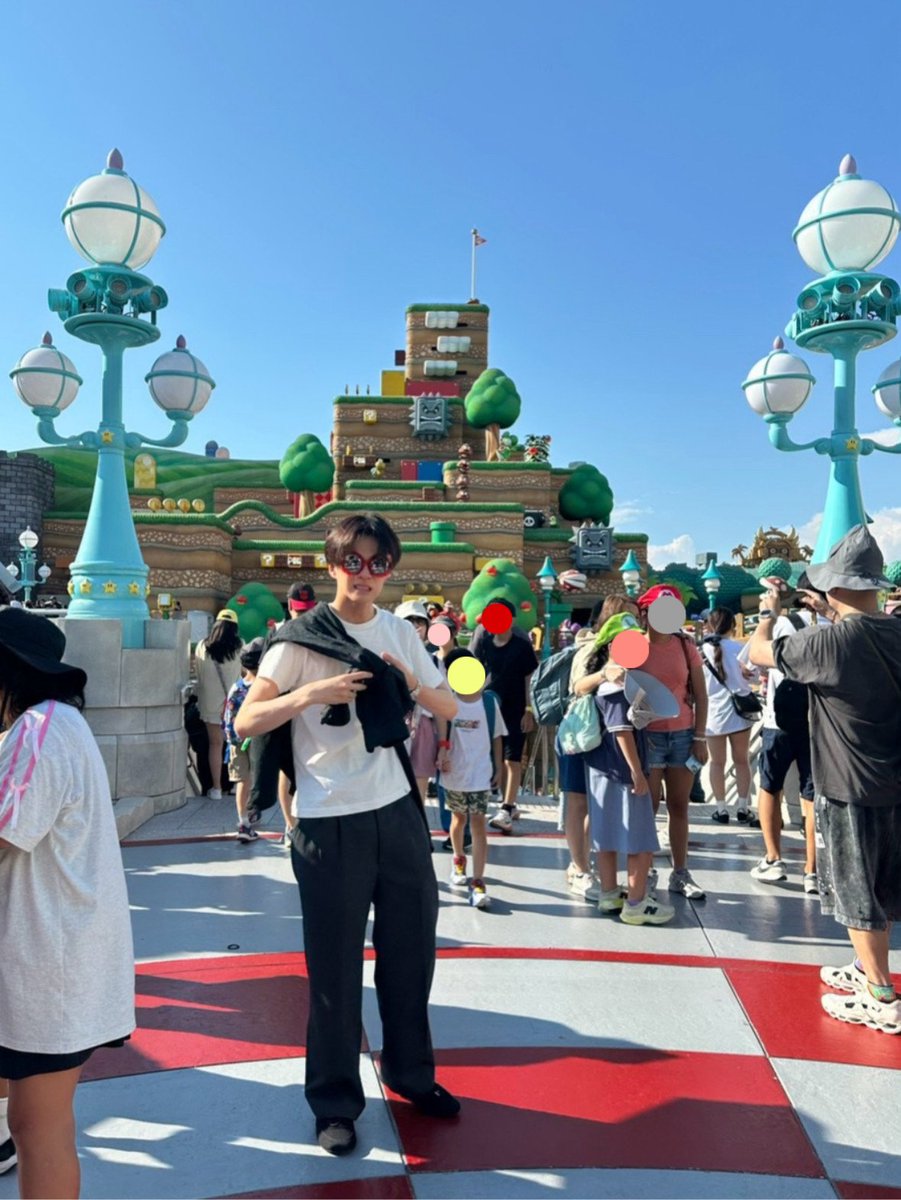 asahihamada_id's tweet photo. [310826] ASAHI weverse dm 💌

🤖 : [📷×4]
🤖 : Universal Studio Jepang bareng 5 anggota keluarga.
🤖 : seru banget bisa pergi lagi setelah sekian lama.
🤖 : rasanya seneng juga ya bisa pergi keluar bareng seluruh keluarga lagi setelah sekian lama, itu waktu yang berharga banget sih.
🤖 : nanti aku kirim foto yang lain lagi ya
🤖 : 🎢

#TREASURE #트레저 #ASAHI #아사히 #朝光 @treasuremembers