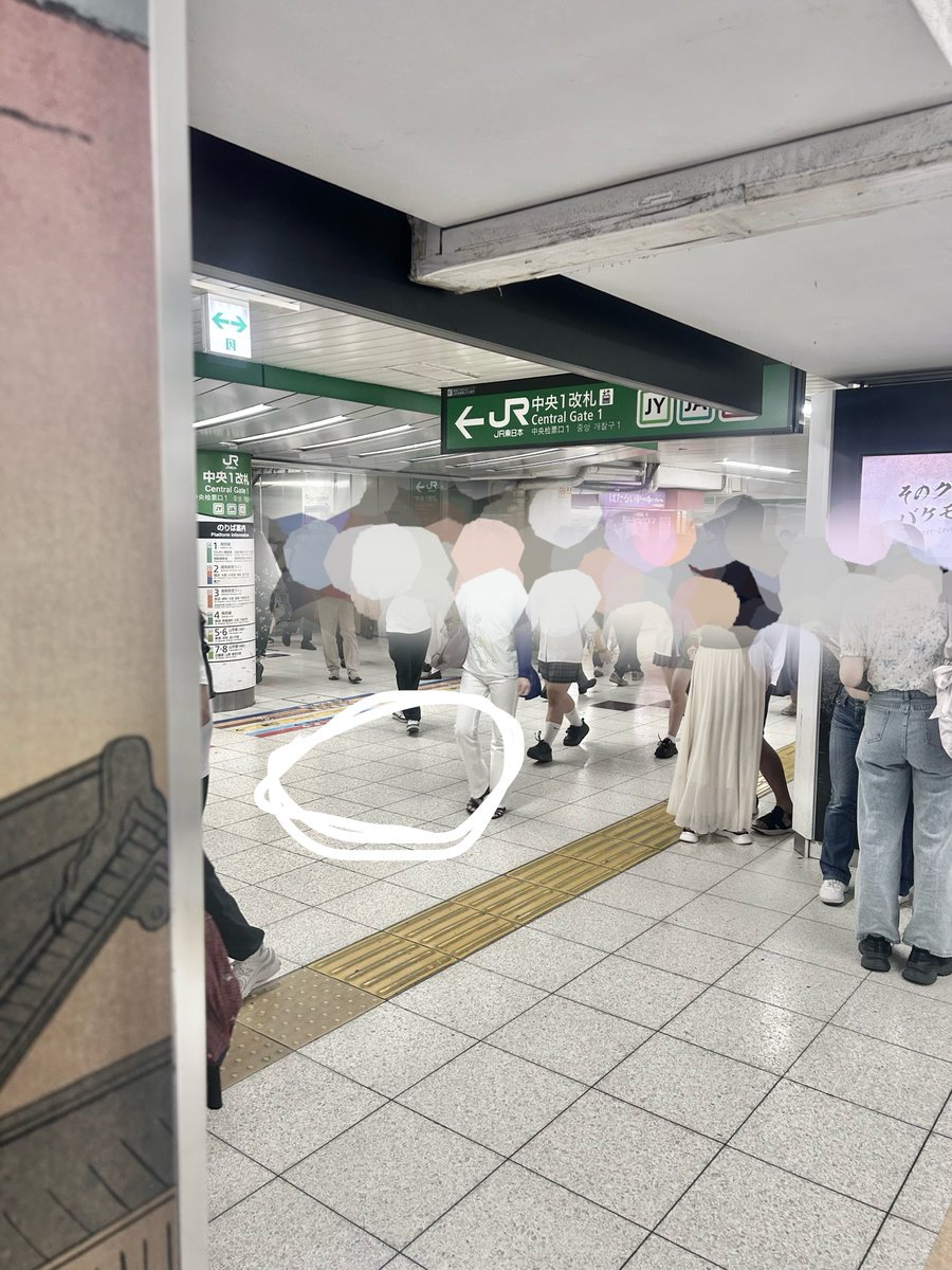 heiscurse's tweet photo. 呪術廻戦 死滅回遊 証明写真 カード ステッカー Wariふぉと！カード 缶バッジ

池袋駅 中央1改札前にて落とし物を拾いました。

【 禪院 真希 】

お心あたりのある方いらっしゃいましたら落とした時間帯込でご連絡くださいませ。
郵送致します。

拡散のご協力お願いいたします。
#拡散希望 https://t.co/WW3Eowi81V