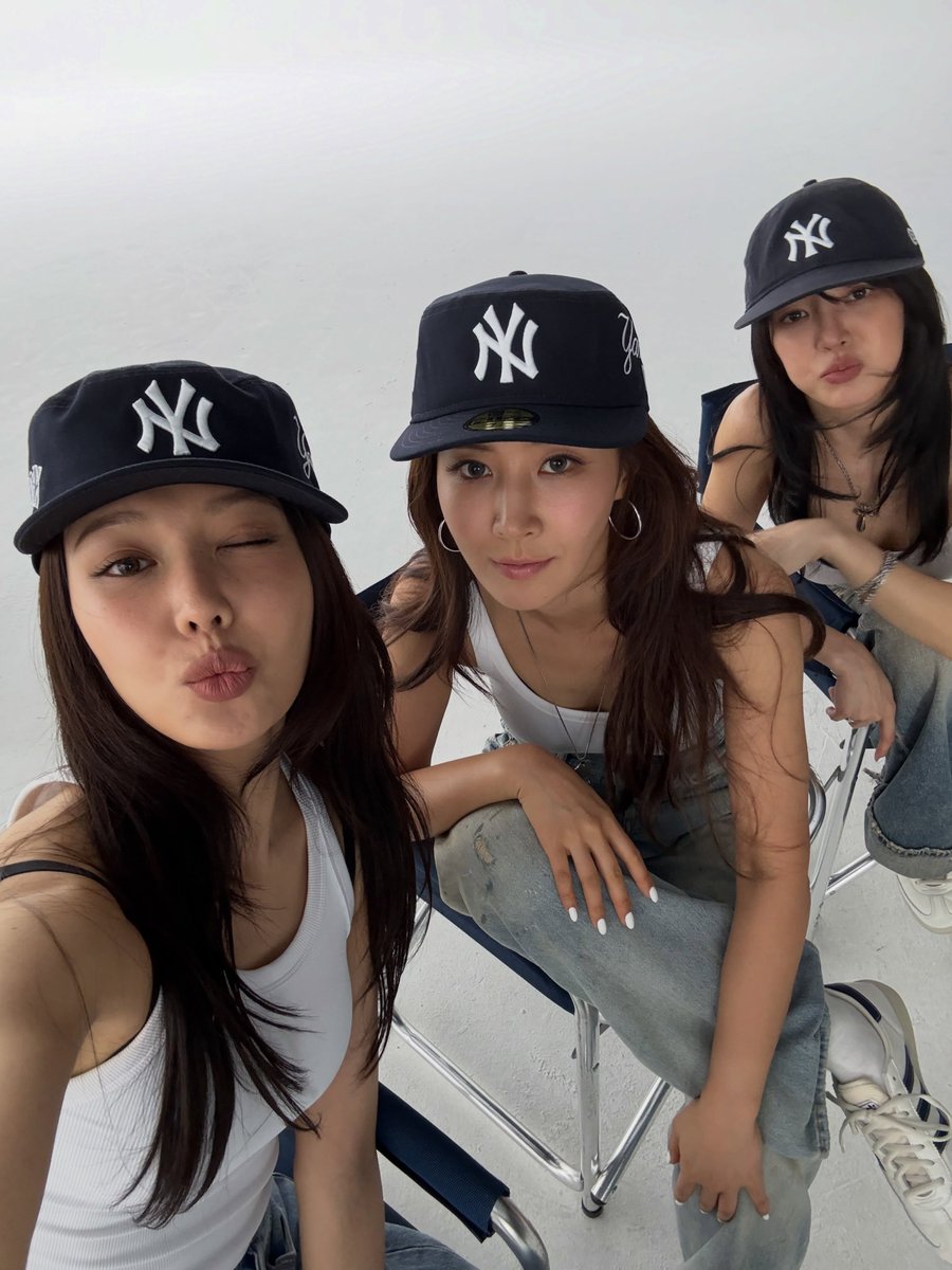 SNSD_0805's tweet photo. [INSTAGRAM] yulyulk:

핫 데 뷔 효 리 수 
열심히 하겠습니다😎

https://t.co/HZb0brTzQM https://t.co/L20NpdMKpO
