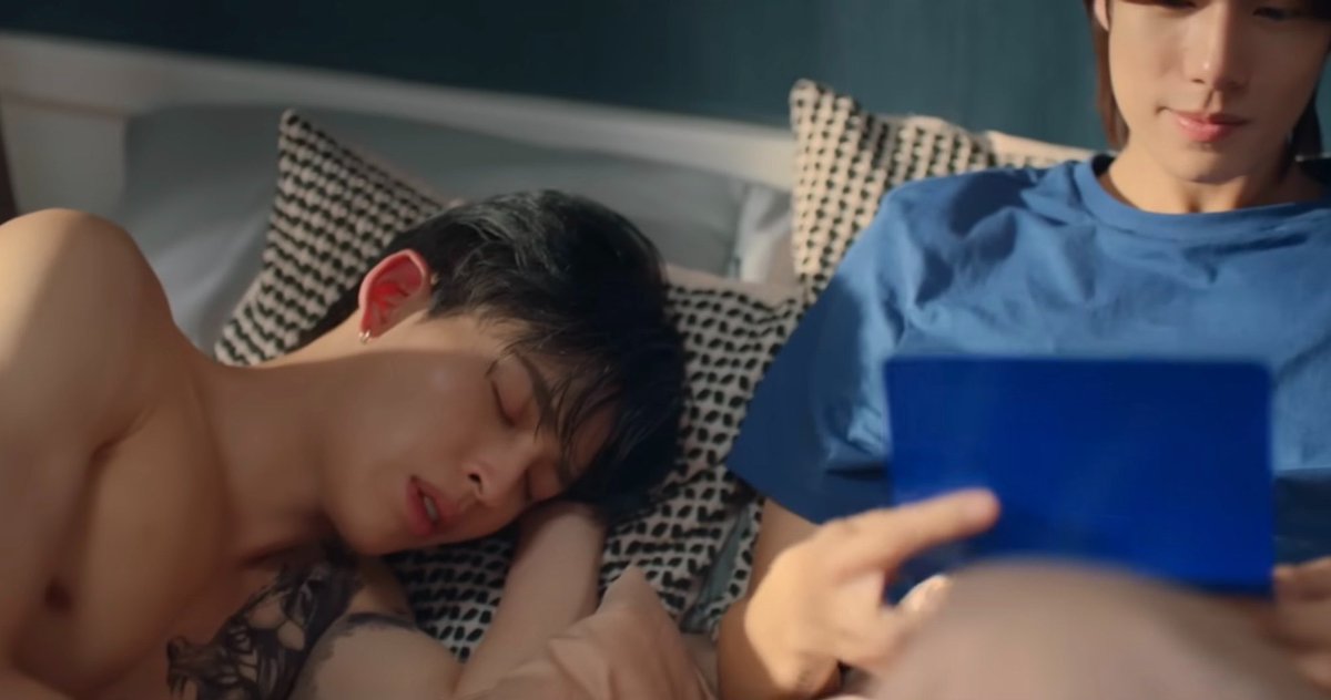 _phuwink's tweet photo. i wish i could thank the person who pointed out that thee sleeps shirtless after they fuck https://t.co/upzQcjvUom