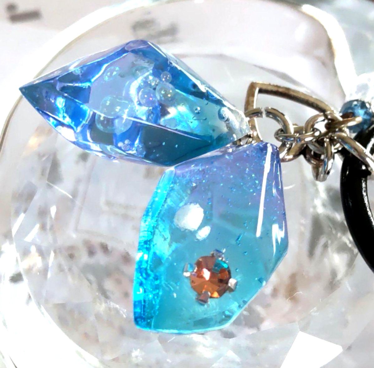 O9yxaWGYNbkNV6O's tweet photo. 鉱石レジン✨

#ハンドメイド　#鉱石レジン　#レジン　#青 https://t.co/mE71M6EUVg