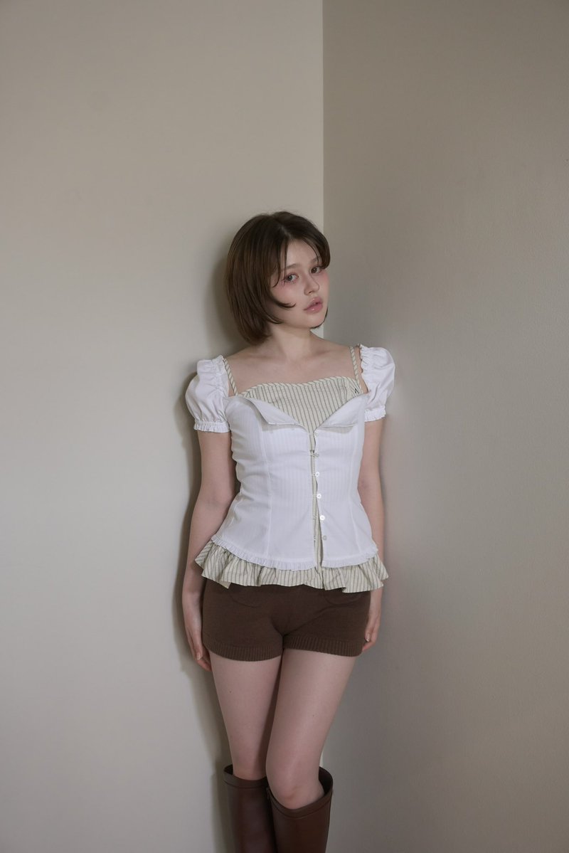 andmaryofficial's tweet photo. Elsie frill set tops
color ivory/beige
¥13,200-tax in

さらりとしたコットン素材のブラウスと、シワ感のあるサッカー生地のキャミソールを組み合わせたセットトップス。

発売日9/4(金)store11:00-web20:00-
instalive9/3(木)19:00-

#andmary https://t.co/1lUIUpQHrn