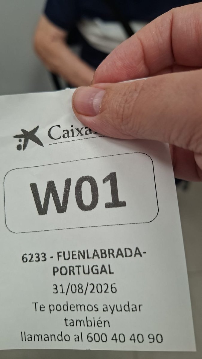 miyurafe's tweet photo. @caixabank Mis padres con 86 y 91 años, con poca movilidad y esperando turno y sin una silla donde sentarse de la gente que hay ¿el cartelito lo quitamos? https://t.co/PXeiwZpqi6