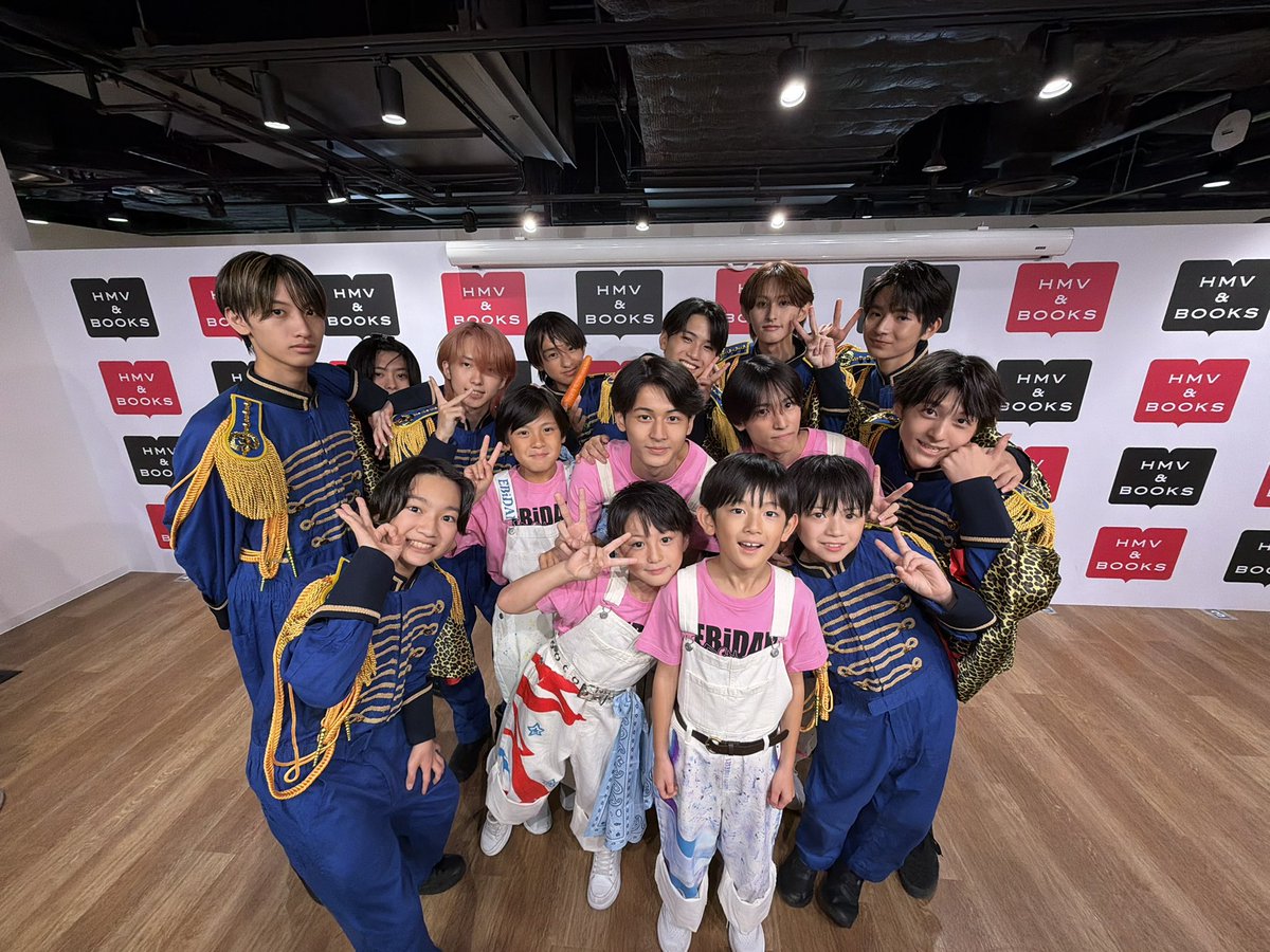 EBiDAN_OSAKA's tweet photo. ★★
————
EBiDAN OSAKA気まぐれフォト📸🫧🫧

新曲「Meet the Power」のコール、いかがでしたか？🎧⚡️
一緒に最高の1曲を作り上げていきたいので、皆さんのコール楽しみにしております🔥　　　　　　　　　　　　　　————

#EBiDANOSAKAstaffPhoto
#EBiDAN https://t.co/O7nvNzBtDx