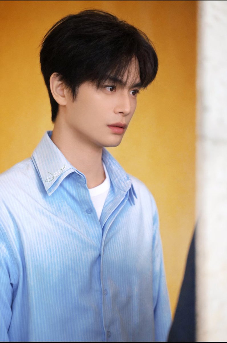 etrangereinx's tweet photo. see? he still totally slays the fresh campus student vibe! ding, if there's a knight role in an infinite-flow drama, just take it! as long as they can secure your screen time and character arc, we will go all out to support it again~~~ https://t.co/h2ms5DqJtl