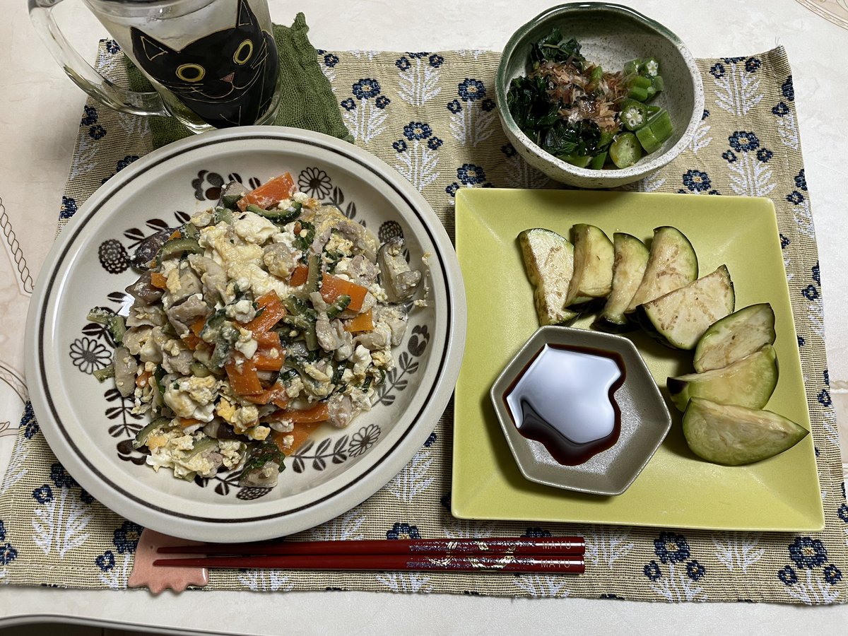 VampireMayu's tweet photo. 今日はゴーヤーチャンプルー(^^)
味噌仕立てが我が家風かなぁ？
仕上げには大葉を入れるよ🌿

お野菜たくさんいただいてありがたいな☺️ https://t.co/hOqf2ugbiz