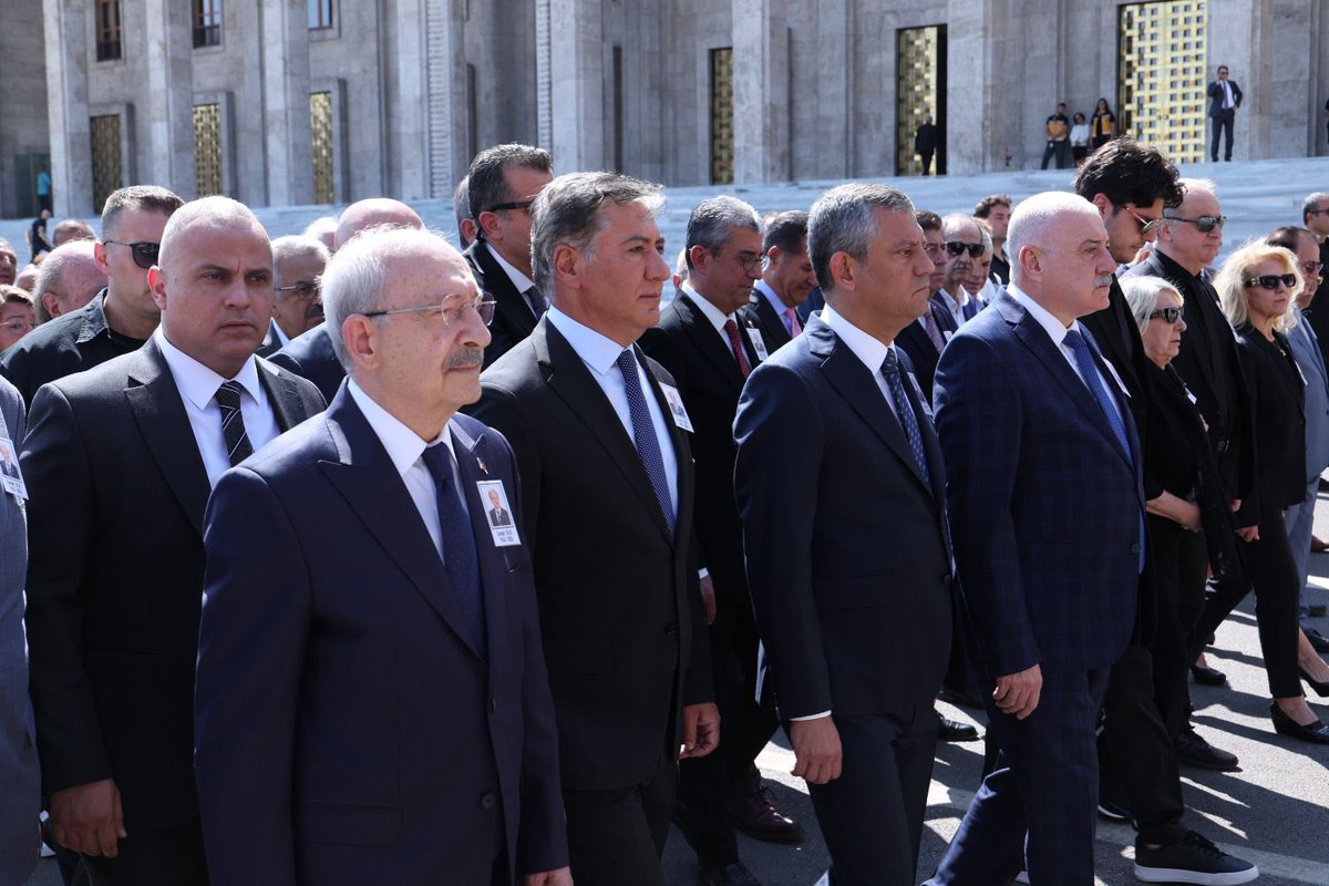 SermetAtay's tweet photo. 📍TBMM

Eski dönem CHP Milletvekili ve Genel Başkan Yardımcısı Cevdet Selvi Bey’in cenaze törenine TBMM’yi temsilen iştirak ettik. https://t.co/z6ivp21jgM