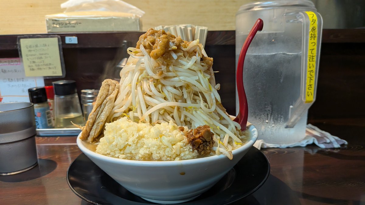 P_she_9872's tweet photo. 久しぶりに来たけど食い切れる気がしない(これで普通盛りです) https://t.co/W7L33KjHxJ