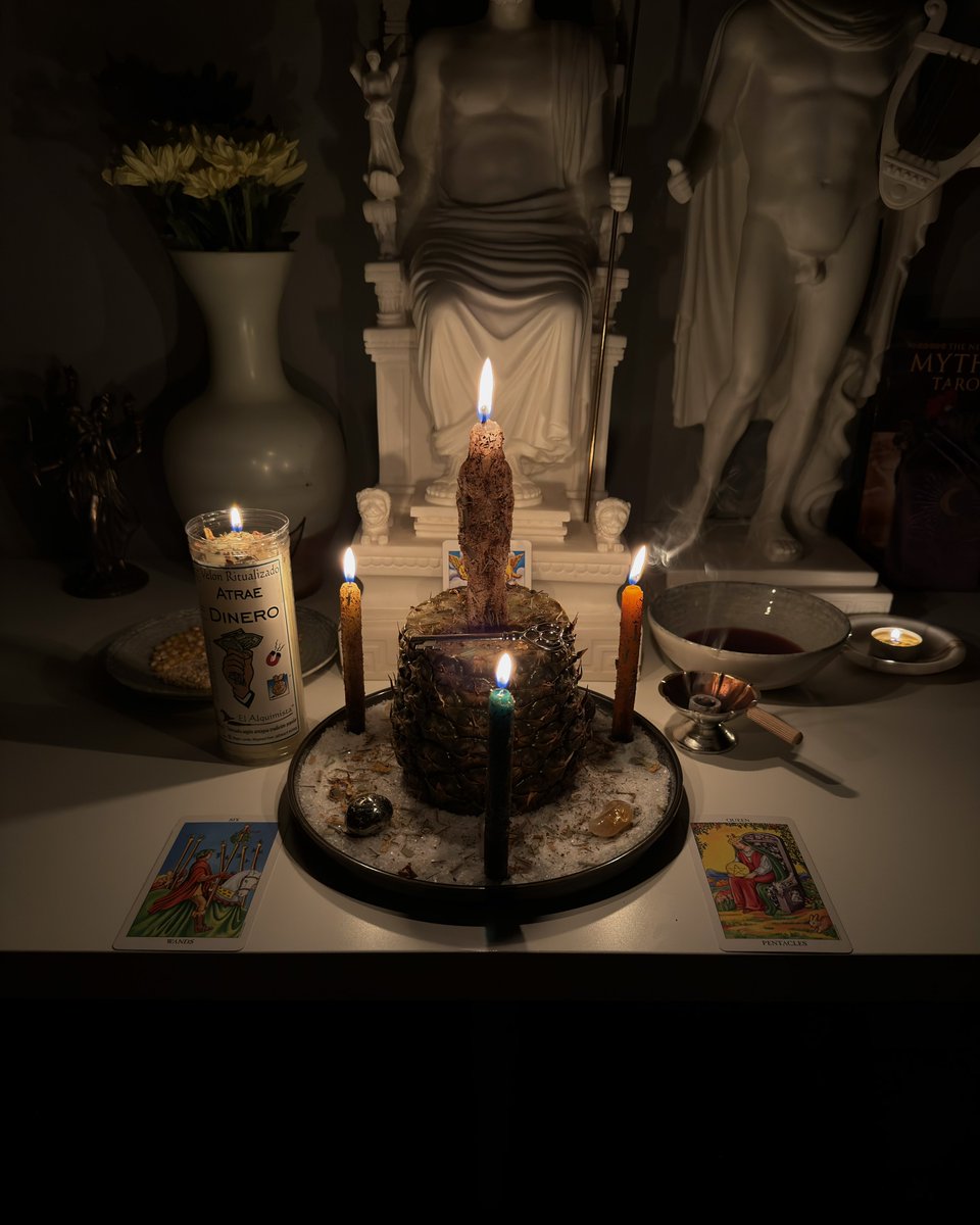 PisceanCraft's tweet photo. Crown of Success Spell for a Client | #witchesofinstagram #witchcraft #spirituality #witchforhire #spellwork #witch #spells #magick https://t.co/8fvllfZCUl