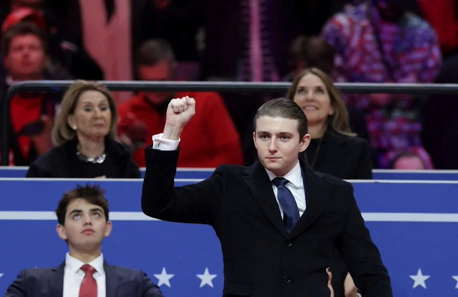 SoftWarNews's tweet photo. Beberapa hari lalu, media Barat gencar memberitakan ini:

Donald Trump: "Putra saya, Barron, baru berusia 20 tahun, menerima ancaman dari Iran hanya karena ia anak seorang presiden."

Iran: "Zahra baru berusia 14 bulan. Ia tewas dibunuh oleh Donald Trump hanya karena ia cucu Pemimpin Revolusi, Ayatollah Khamenei."

Sebuah ironi nyata yang luput dari perhatian media!