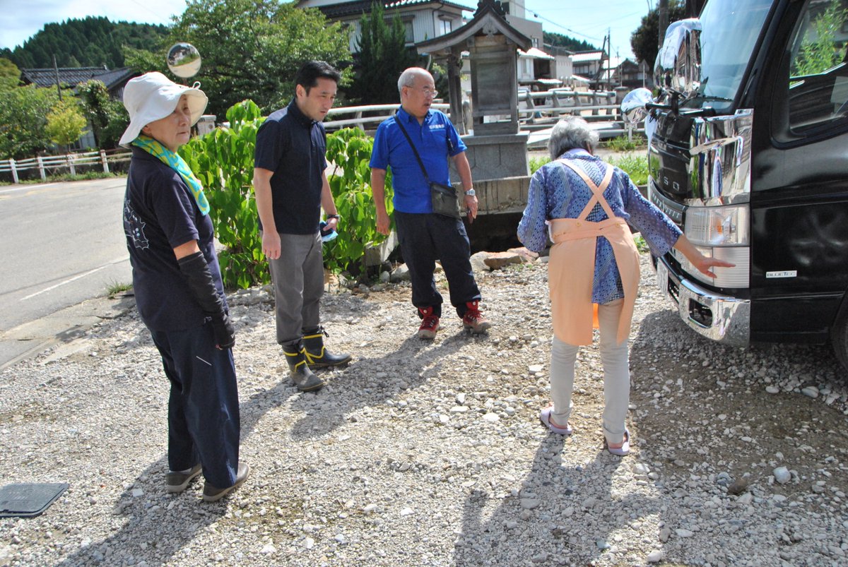 FujinoFujinooo's tweet photo. 午後は石川県羽咋市へ。北川まち子市議と豪雨被害調査。「短時間で川があふれ水が押し寄せて怖かった」「能登半島地震で50センチ沈下した堤防が決壊した」「地震の後にリフォームした家や公民館がまたやられた」などの声。邑知潟や南潟の広大な水田地帯は今も水没したまま。国の迅速な支援が不可欠。 https://t.co/O76FxzSxXh