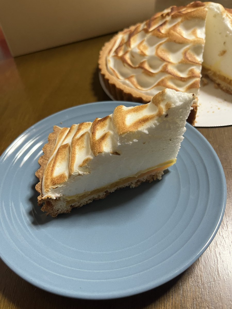 naomoon77's tweet photo. レモンメレンゲタルト😍
美味しいけど食べきれないよぉ https://t.co/ohO3Cdp6Fz