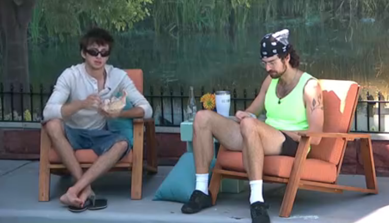 rbbq's tweet photo. Things You "Need To Know" - Day 55 #BB28

1. Devens hints at NOT being the replacement, asks Angela/Dee to push it 
2. Barrett tells Melody that he would vote out Devens if he loses Block Buster
3. LaLa tells Devens she could be Haley's replacement and a vote for the Icons
4. Feeds cut for the "Jury Party" because it's way too far to be the Halfway Party
5. The Icons/Crossovers say all of them will refuse to vote for anyone in F2 is they screw over Devens this week (they're talking directly @ Barrett)
6. Medieval Comp Recap:
- Comp 1: Dee wins, saves Devens. Sends Drew/Haley into Comp 2
- Comp 2: Drew wins, saves Angela. Sends Barrett into Comp 3 vs. Haley
- Comp 3: Barrett wins...we end on a cliffhanger

What To Watch For Today
- Final Replacement Nominee Discussions
- Veto Ceremony Results