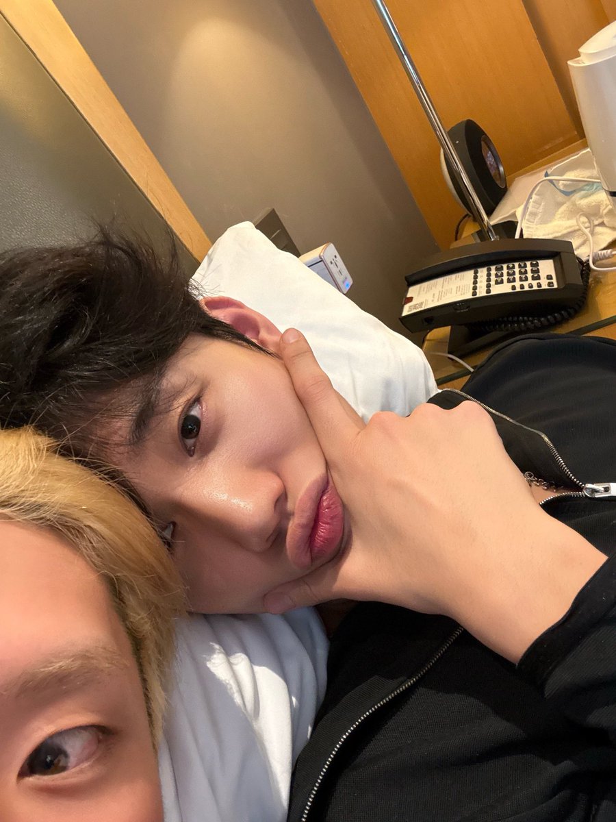 takrungzz's tweet photo. 인기탁호 룸메이트는 계속된다... to be continue https://t.co/ZxDyuxPyaD