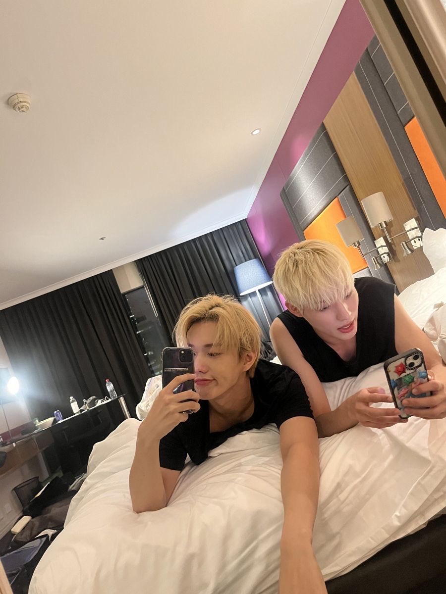takrungzz's tweet photo. 인기탁호 룸메이트는 계속된다... to be continue https://t.co/ZxDyuxPyaD