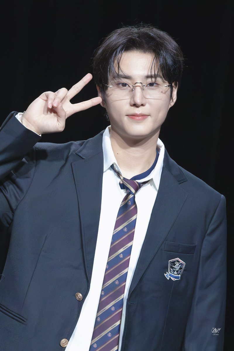 by__everything's tweet photo. 260808 뮤빗팬싸
#YoungK #영케이 https://t.co/66YrTwFY6v
