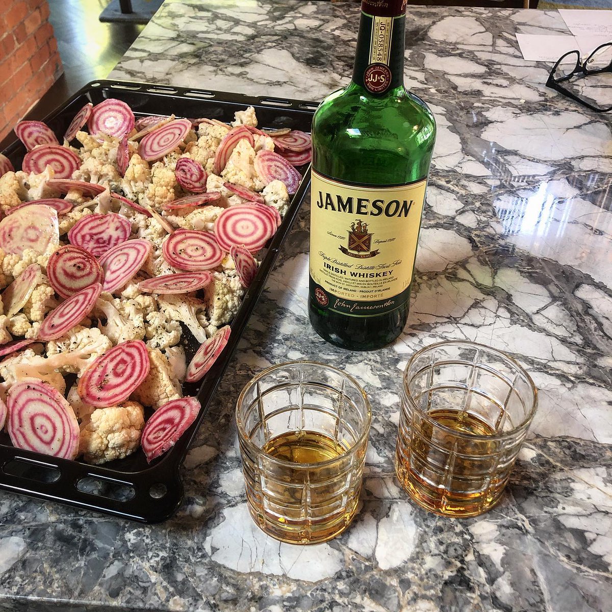 CarlineTapde's tweet photo. Break-time cooking for 12. https://t.co/rT8RQa3Lcf