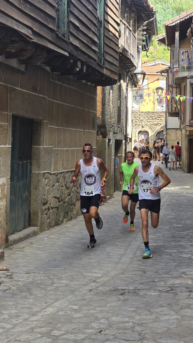 VicenCapi's tweet photo. Un año más la Carrera Popular De San Martín del Castañar @AytoSanMartin Trofeo José Luis Capitán sumó en la lucha contra la ELA. 1.117,5 euros que se donan a @FUNDELA1 para la investigación https://t.co/BWBvoBqS5q